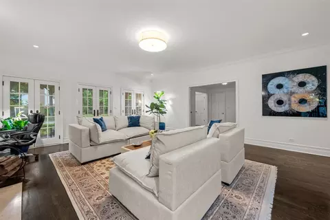 Living - 644 Beaver Rd, Glenview, IL 60025 photo 4 of 4
