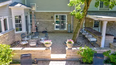 Exterior - 644 Beaver Rd, Glenview, IL 60025 photo 9 of 11