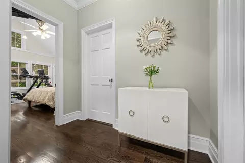 Entry Way - 644 Beaver Rd, Glenview, IL 60025 photo 3 of 7