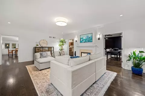 Living - 644 Beaver Rd, Glenview, IL 60025 photo 3 of 4