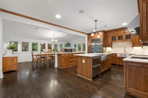 Kitchen - 644 Beaver Rd, Glenview, IL 60025 photo 3 of 5