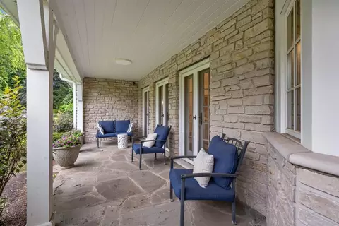 Exterior - 644 Beaver Rd, Glenview, IL 60025 photo 2 of 11