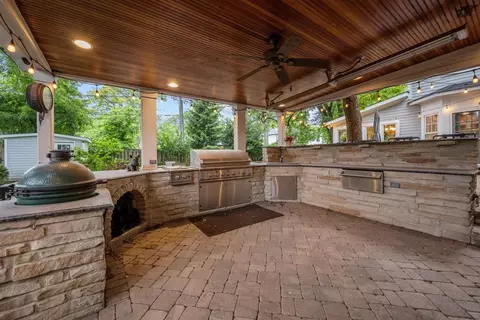 Exterior - 644 Beaver Rd, Glenview, IL 60025 photo 5 of 11