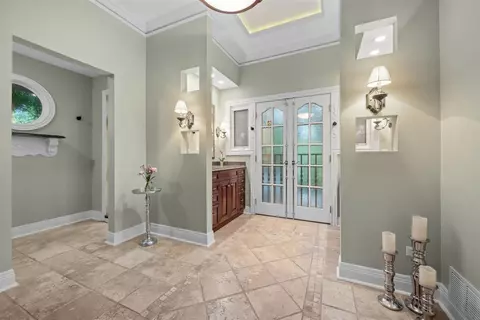 Entry Way - 644 Beaver Rd, Glenview, IL 60025 photo 6 of 7