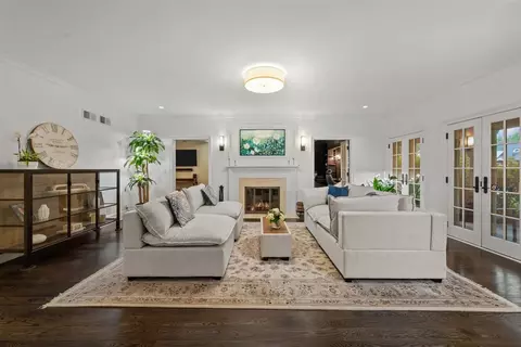 Living - 644 Beaver Rd, Glenview, IL 60025 photo 1 of 4