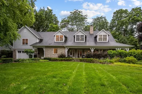 Exterior - 644 Beaver Rd, Glenview, IL 60025 photo 1 of 11