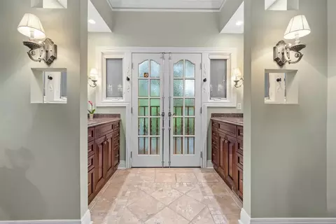 Entry Way - 644 Beaver Rd, Glenview, IL 60025 photo 5 of 7