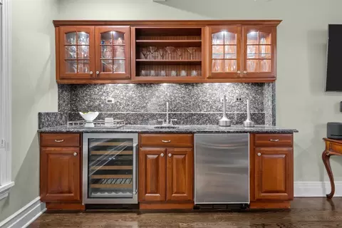 Kitchen - 644 Beaver Rd, Glenview, IL 60025 photo 1 of 5