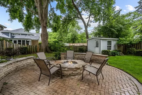 Exterior - 644 Beaver Rd, Glenview, IL 60025 photo 10 of 11