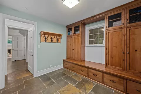 Entry Way - 644 Beaver Rd, Glenview, IL 60025 photo 4 of 7