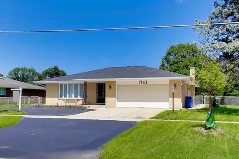 Exterior - 1762 E Camp Mcdonald Rd, Mount Prospect, IL 60056 photo 2 of 5
