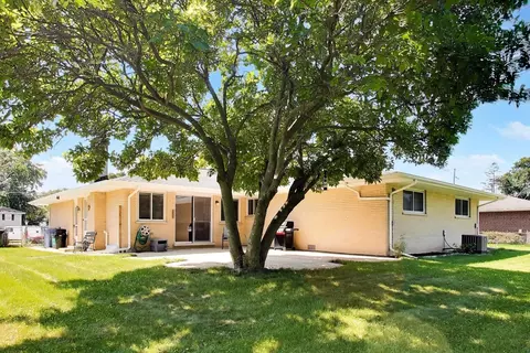Exterior - 1762 E Camp Mcdonald Rd, Mount Prospect, IL 60056 photo 3 of 5