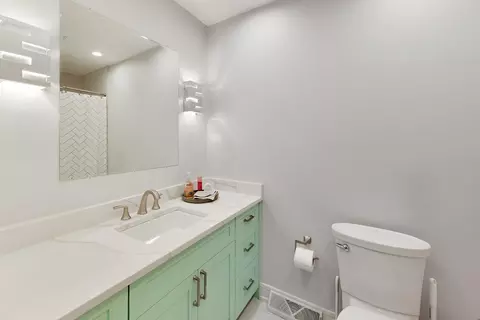 Bath - 1762 E Camp Mcdonald Rd, Mount Prospect, IL 60056 photo 3 of 3