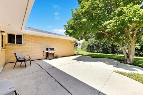Exterior - 1762 E Camp Mcdonald Rd, Mount Prospect, IL 60056 photo 5 of 5