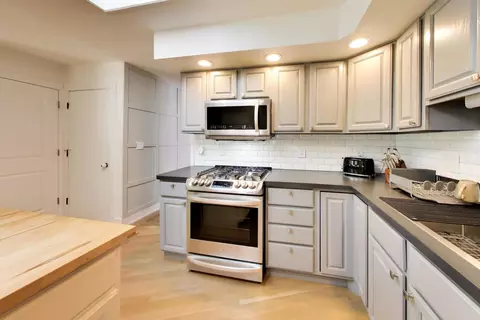 Kitchen - 1762 E Camp Mcdonald Rd, Mount Prospect, IL 60056 photo 1 of 2
