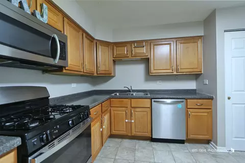 Kitchen - 224 E Bailey Rd #J, Naperville, IL 60565 photo 2 of 2