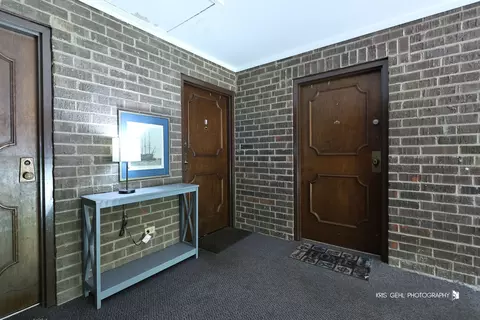 Entry Way - 224 E Bailey Rd #J, Naperville, IL 60565 photo 1 of 1