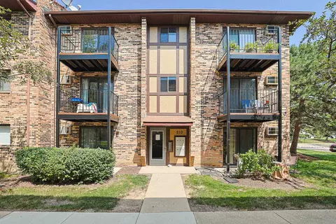 210 Klein Creek Ct #5E, Carol Stream, IL 60188