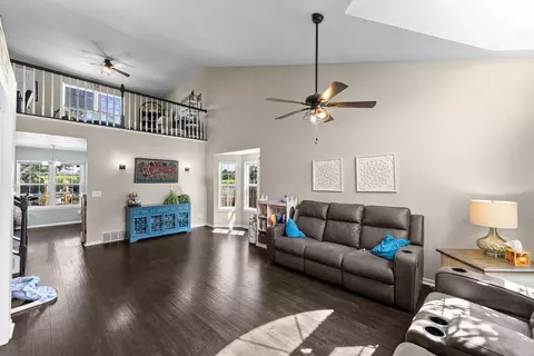 Entry Way - 311 8th Ave, Hampton, IL 61256 photo 1 of 3