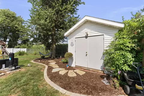 Exterior - 311 8th Ave, Hampton, IL 61256 photo 10 of 12