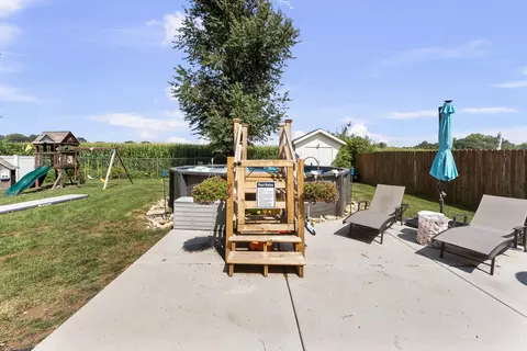 Exterior - 311 8th Ave, Hampton, IL 61256 photo 7 of 12