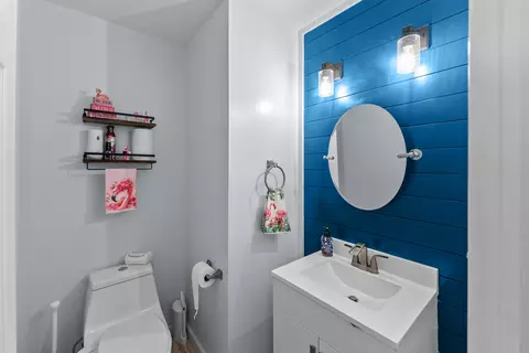 Bath - 311 8th Ave, Hampton, IL 61256 photo 1 of 4