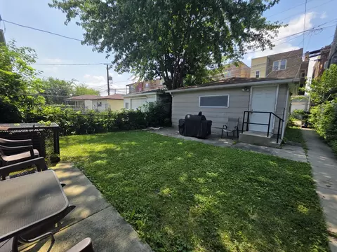 Exterior - 7824 S Hermitage Ave, Chicago, IL 60620 photo 2 of 4