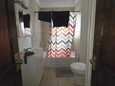 Bath - 7824 S Hermitage Ave, Chicago, IL 60620 photo 1 of 2