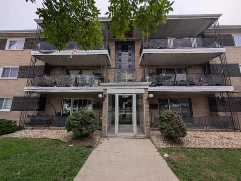 9421 S Roberts Rd #2SE, Hickory Hills, IL 60457