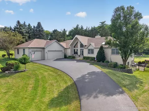 Exterior - 11923 Devonshire St, Algonquin, IL 60102 photo 1 of 10