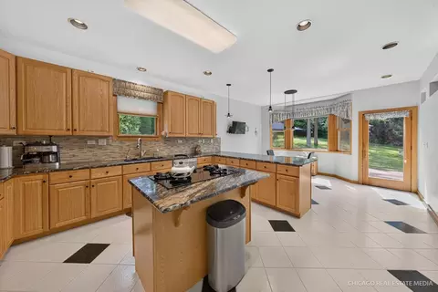 Kitchen - 11923 Devonshire St, Algonquin, IL 60102 photo 1 of 2