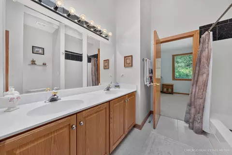 Bath - 11923 Devonshire St, Algonquin, IL 60102 photo 4 of 5