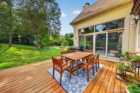 Exterior - 11923 Devonshire St, Algonquin, IL 60102 photo 6 of 10