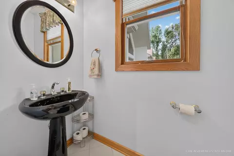 Bath - 11923 Devonshire St, Algonquin, IL 60102 photo 1 of 5