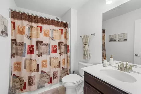 Bath - 27018 W Rustic Wood Ln, Plainfield, IL 60585 photo 2 of 3