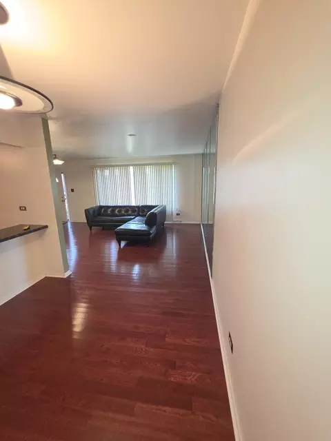 Living - 6159 Marsh Ln, Matteson, IL 60443 photo 3 of 4