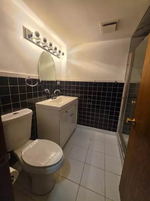 Bath - 6159 Marsh Ln, Matteson, IL 60443 photo 2 of 2
