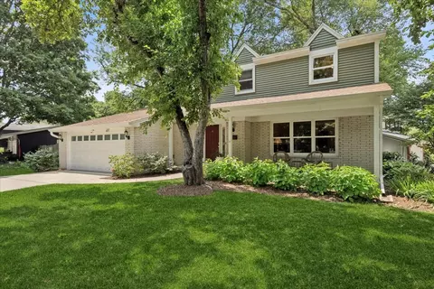 619 Dawes St, Libertyville, IL 60048