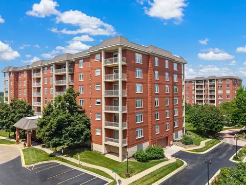 8400 Callie St #611, Morton Grove, IL 60053