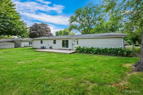 Exterior - 136 Scott Dr, East Dundee, IL 60118 photo 3 of 8