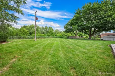 Exterior - 136 Scott Dr, East Dundee, IL 60118 photo 4 of 8
