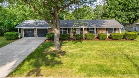 Exterior - 136 Scott Dr, East Dundee, IL 60118 photo 7 of 8