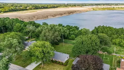 View/Area - 136 Scott Dr, East Dundee, IL 60118 photo 1 of 7