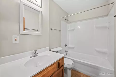 Bath - 136 Scott Dr, East Dundee, IL 60118 photo 1 of 3
