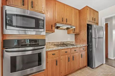 Kitchen - 136 Scott Dr, East Dundee, IL 60118 photo 2 of 5
