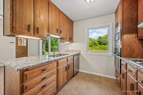 Kitchen - 136 Scott Dr, East Dundee, IL 60118 photo 1 of 5