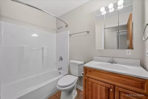 Bath - 136 Scott Dr, East Dundee, IL 60118 photo 2 of 3