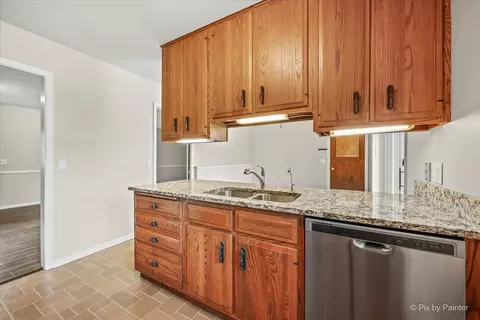 Kitchen - 136 Scott Dr, East Dundee, IL 60118 photo 4 of 5