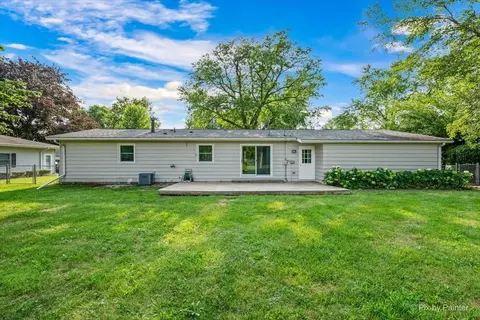 Exterior - 136 Scott Dr, East Dundee, IL 60118 photo 2 of 8