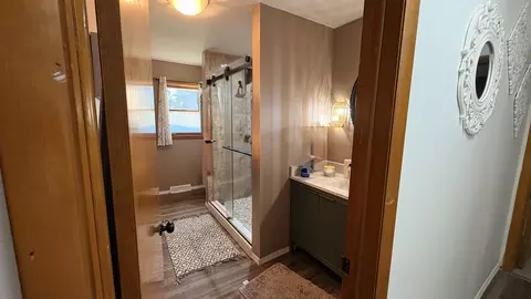 Bath - 55 Dawn Ave, Plano, IL 60545 photo 2 of 4